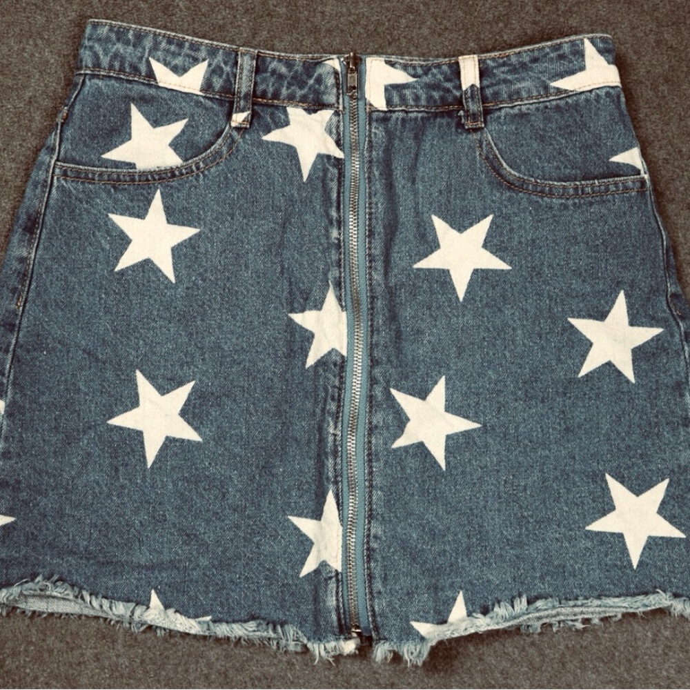 Denim skirt with zipper